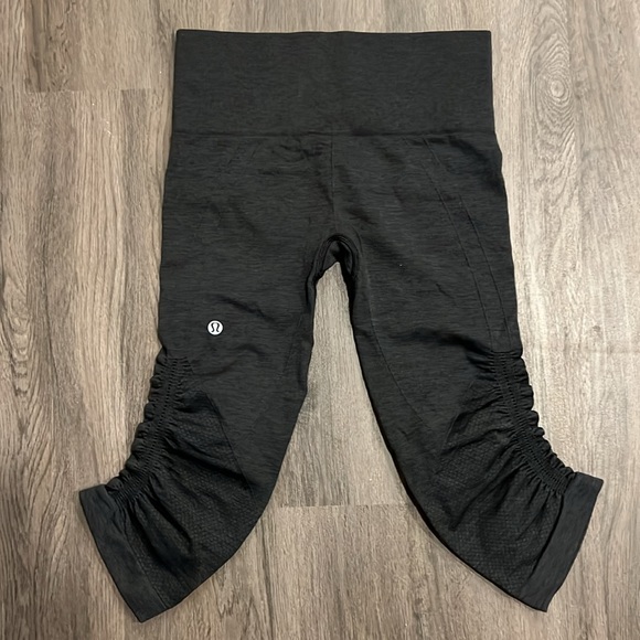 Lululemon In the Flow Heathered Dark Grey Crop - Picture 4 of 5